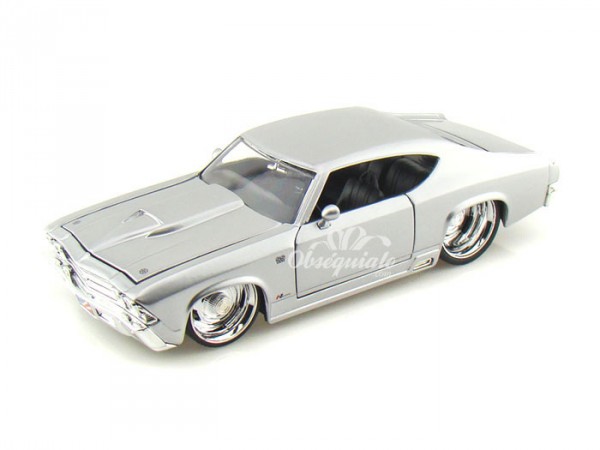 Chevy Chevelle SS 1969 plata. Escala 1:24