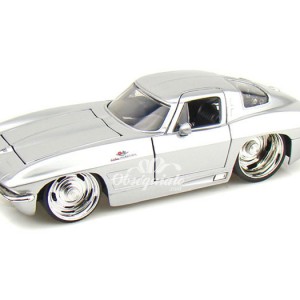 1963 Chevy Corvette Sting Ray. Escala 1:24