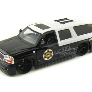 2002 GMC Yukon Denali State Trooper. Escala 1:24