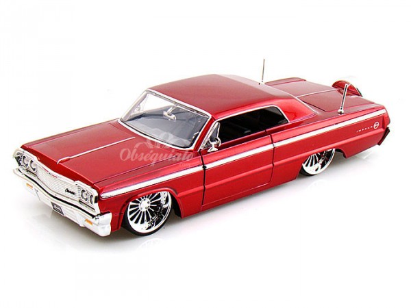 Chevy Impala 1964 rojo metálico. Escala 1:24