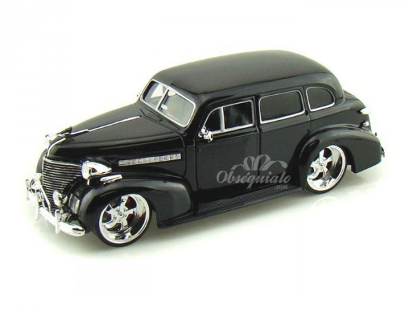 Chevy Master Deluxe 1939 negro. Escala 1:24