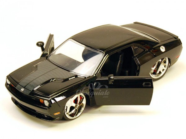 Dodge Challenger SRT8 2008 negro. Escala 1:24