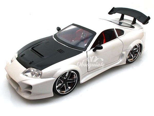 Toyota Supra 2012 blanco. Escala 1:18