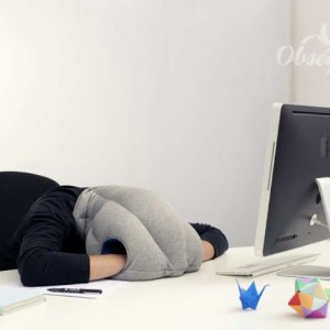 Ostrich Pillow: la más cómoda y original almohada para siestas en cualquier lugar